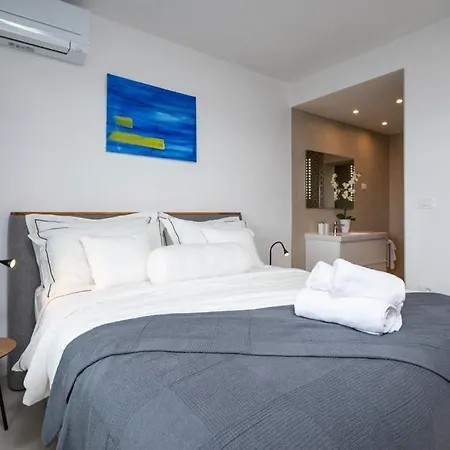 Appartement Leonard - Modern With Private Rooftop Jacuzzi & Sea Views, Barbariga, Vodnjan, Istria, Croatia *