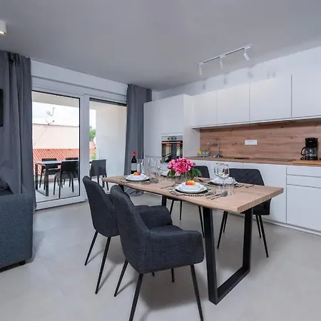 Leonard - Modern With Private Rooftop Jacuzzi & Sea Views, Barbariga, Vodnjan, Istria, Croatia Appartement *