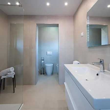 Leonard - Modern With Private Rooftop Jacuzzi & Sea Views, Barbariga, Vodnjan, Istria, Croatia * Barbariga
