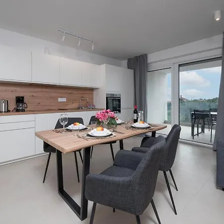 Leonard - Modern With Private Rooftop Jacuzzi & Sea Views, Barbariga, Vodnjan, Istria, Croatia *