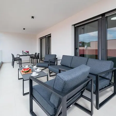 Leonard - Modern With Private Rooftop Jacuzzi & Sea Views, Barbariga, Vodnjan, Istria, Croatia Barbariga