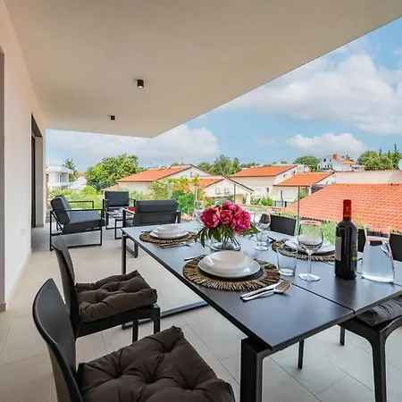 Leonard - Modern With Private Rooftop Jacuzzi & Sea Views, Barbariga, Vodnjan, Istria, Croatia