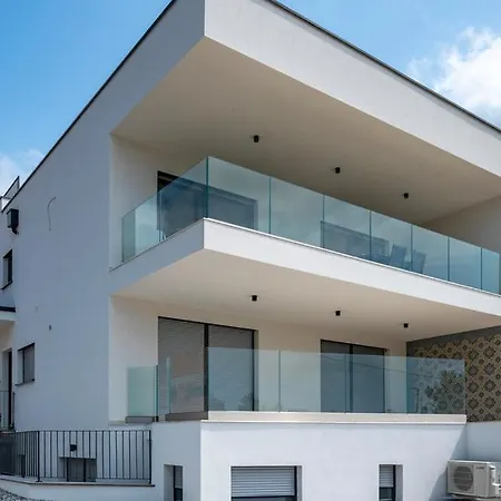 아파트 Leonard - Modern With Private Rooftop Jacuzzi & Sea Views, Barbariga, Vodnjan, Istria, Croatia 바르바리가