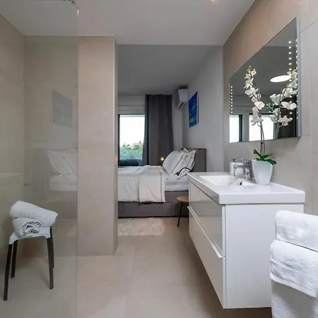 Leonard - Modern With Private Rooftop Jacuzzi & Sea Views, Barbariga, Vodnjan, Istria, Croatia Διαμέρισμα