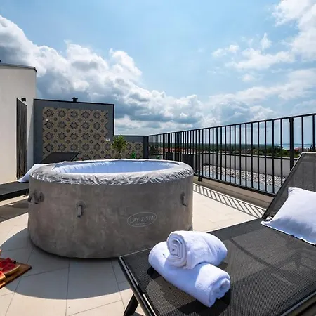 Leonard - Modern With Private Rooftop Jacuzzi & Sea Views, Barbariga, Vodnjan, Istria, Croatia 아파트