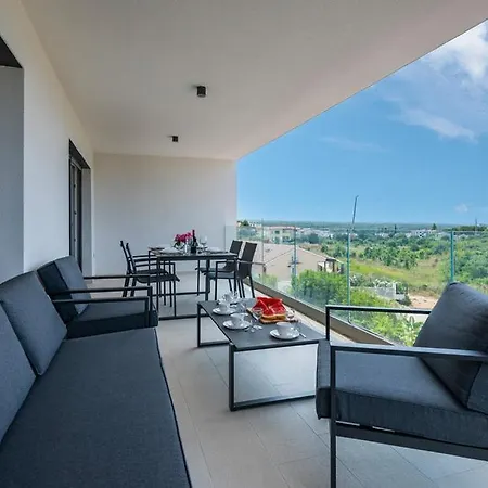 Leonard - Modern With Private Rooftop Jacuzzi & Sea Views, Barbariga, Vodnjan, Istria, Croatia 아파트 바르바리가