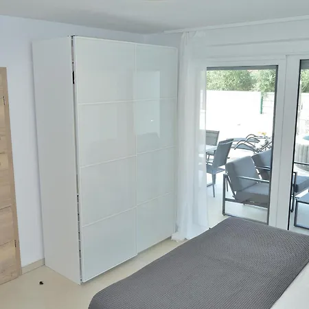 Leonard - Modern With Private Rooftop Jacuzzi & Sea Views, Barbariga, Vodnjan, Istria, Croatia Barbariga
