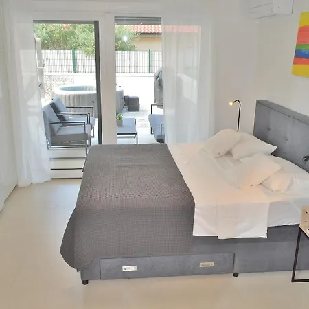 Leonard - Modern With Private Rooftop Jacuzzi & Sea Views, Barbariga, Vodnjan, Istria, Croatia Διαμέρισμα Barbariga