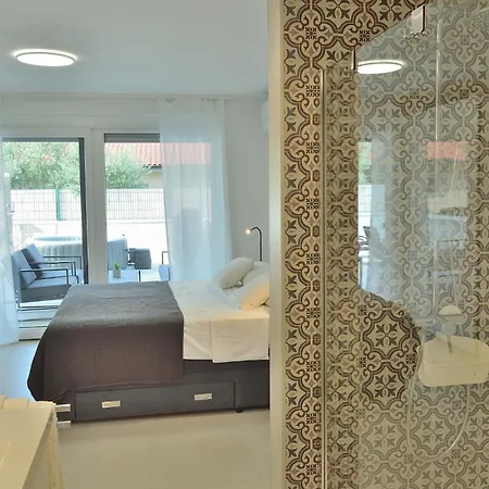 Leonard - Modern With Private Rooftop Jacuzzi & Sea Views, Barbariga, Vodnjan, Istria, Croatia *