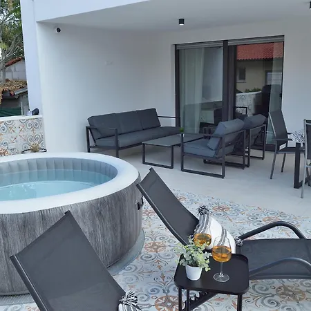 Leonard - Modern With Private Rooftop Jacuzzi & Sea Views, Barbariga, Vodnjan, Istria, Croatia Διαμέρισμα Barbariga