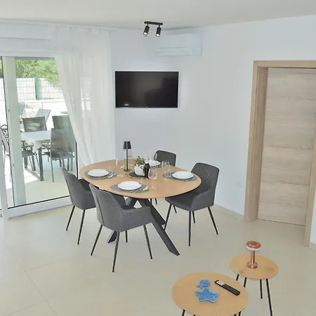 Διαμέρισμα Leonard - Modern With Private Rooftop Jacuzzi & Sea Views, Barbariga, Vodnjan, Istria, Croatia