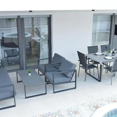 Leonard - Modern With Private Rooftop Jacuzzi & Sea Views, Barbariga, Vodnjan, Istria, Croatia Barbariga