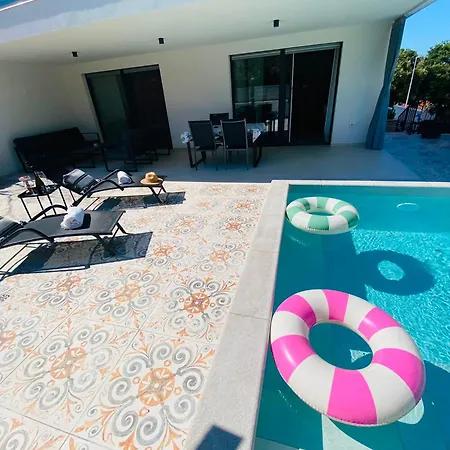 Leonard - Modern With Private Rooftop Jacuzzi & Sea Views, Barbariga, Vodnjan, Istria, Croatia * 巴尔巴里加